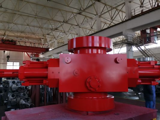 7 1/16 &quot;15000psi একক র্যাম ফ্ল্যাঞ্জযুক্ত সংযোগ সহ ব্লো আপ প্রতিরোধক
